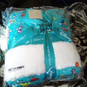 Posh Peanut x Disney Collection Disney100 Luxe PLUSH Patoo Blanket In Hand 60x60